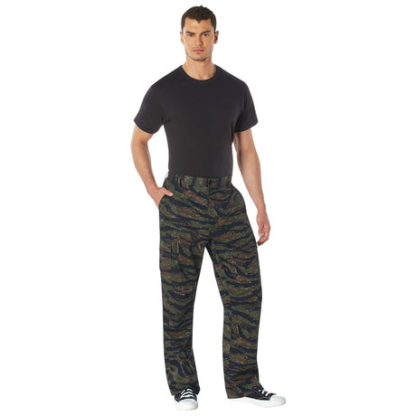 Relaxed Fit Camouflage Zipper Fly Military Cargo Pant